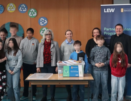 Übergabe der Entdeckerbox „Strom und Energie“